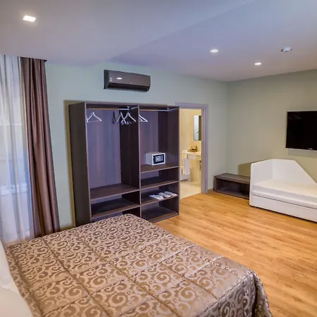 Europa Art Hotel 4*